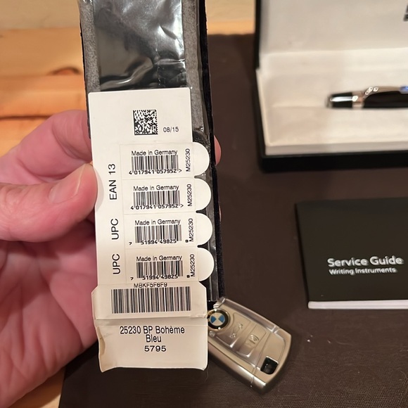 Mount Blanc ballpoint blue pen with blue sapphire 4.3 inches - Picture 9 of 10